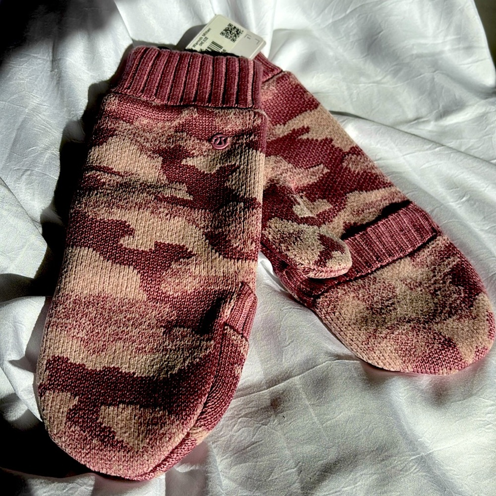 Lulumelon Pink Camouflage Mittens